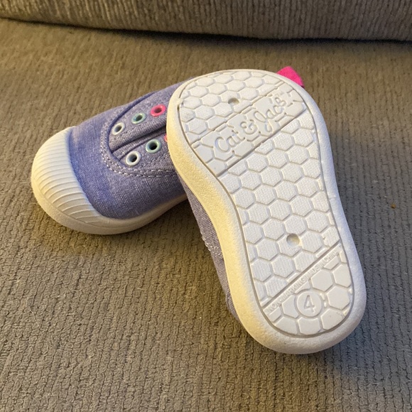 Cat & Jack size 4 sneaker - Picture 2 of 3